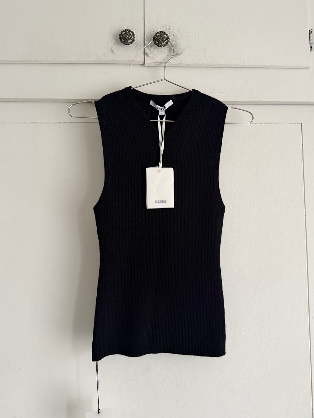 Eaves Susen Rib Knit V-Neck Top